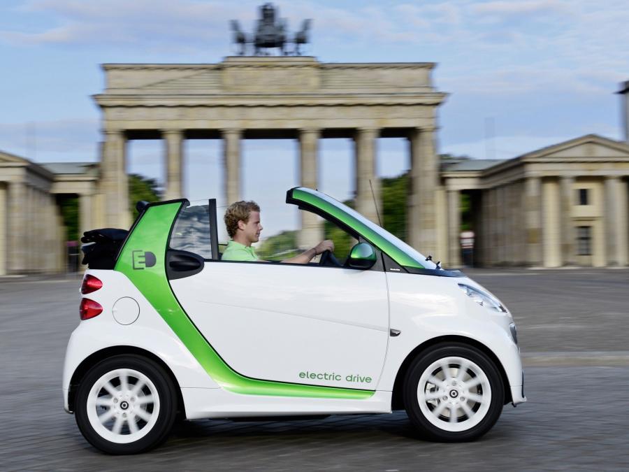  Smart ForTwo Electric Drive Cabrio (A451) 2011 года  (фото 2 из 3)